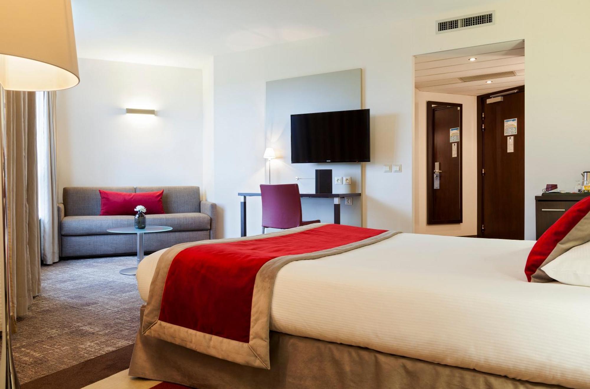 Premium Queen Room Lake View Sofa Bed,970816051:JPEG
